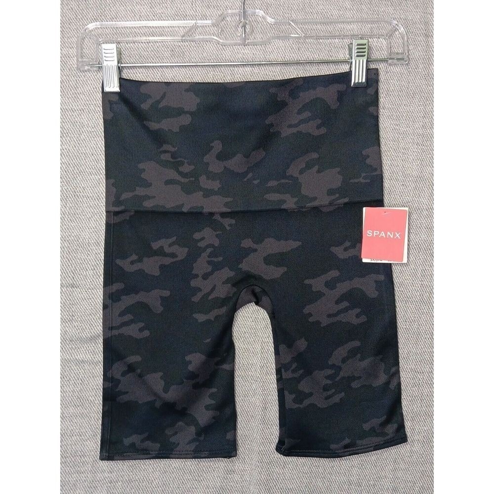 Spanx Look At Me Now Bike Shorts M Black Camo High Rise NWT